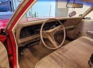 Chrysler Newport Royal Sedan 72 AC