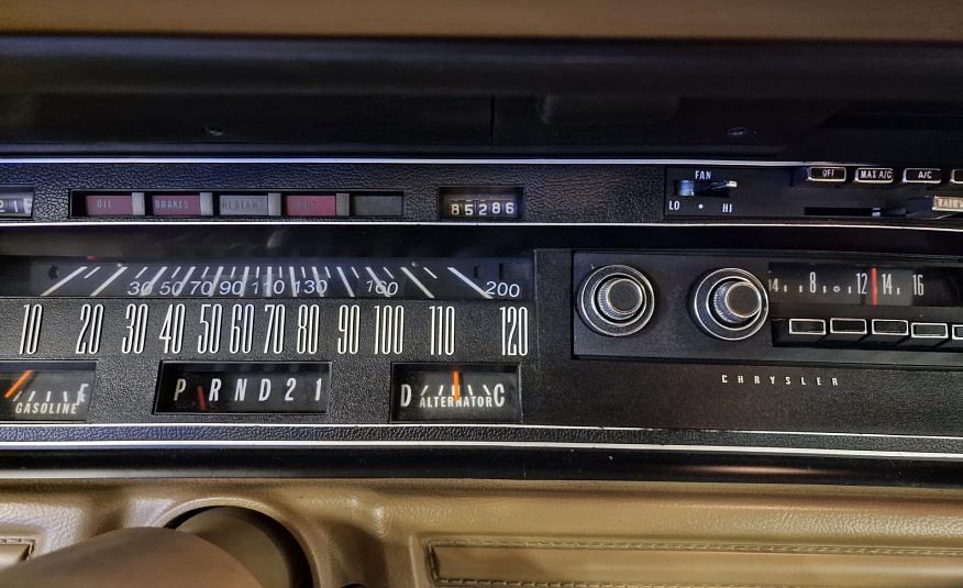 Chrysler Newport Royal Sedan 72 AC