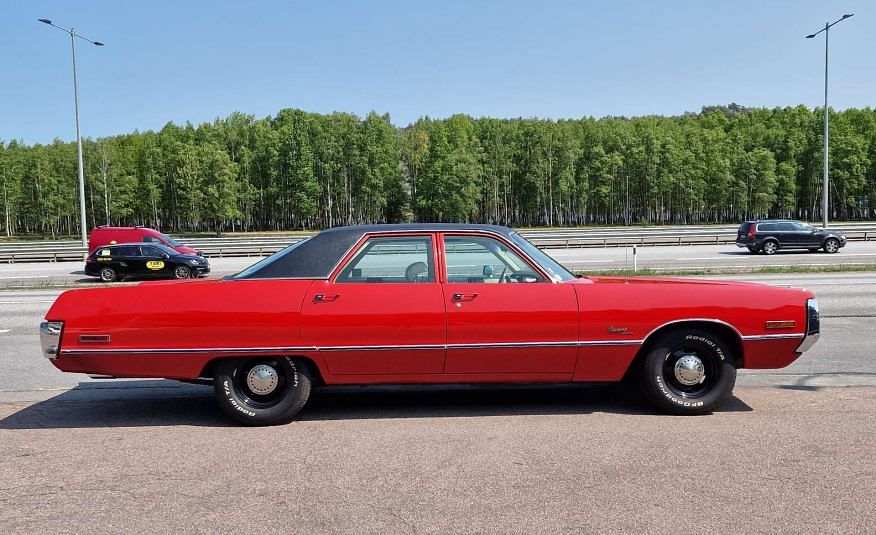 Chrysler Newport Royal Sedan 72 AC